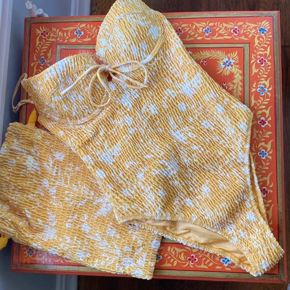 ✨NWT✨Triangl Emala - Marigold one piece